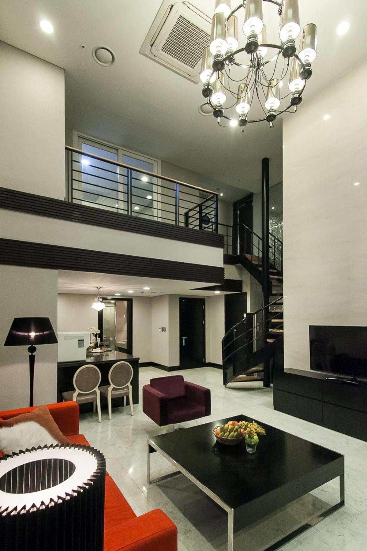 Hotel Pharos