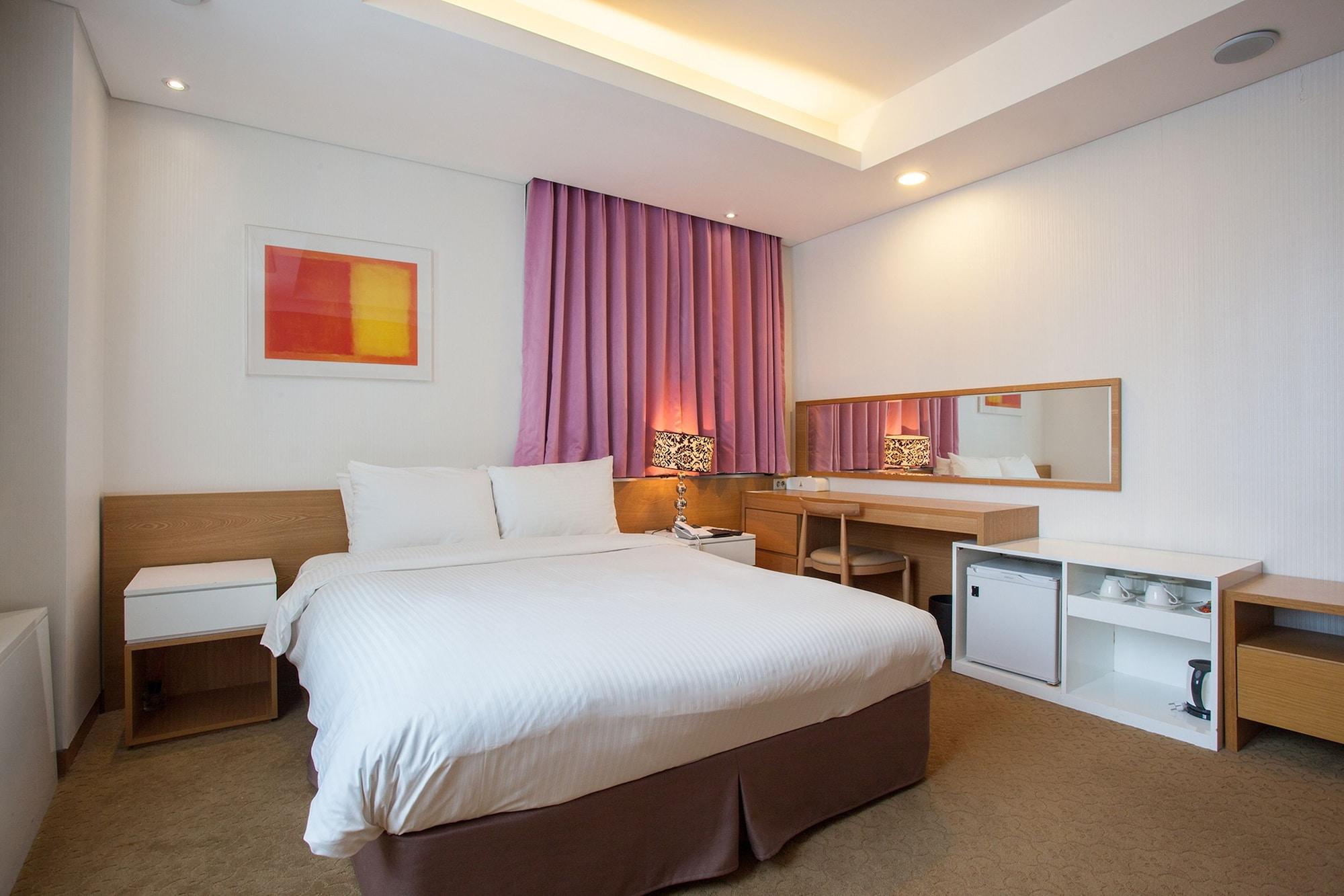 Pharos Hotel