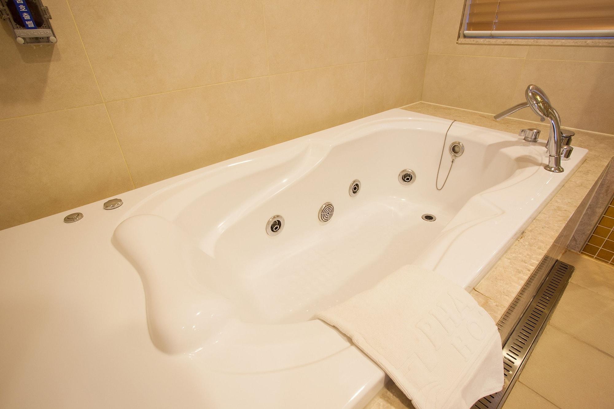 Hotel Pharos 3*
