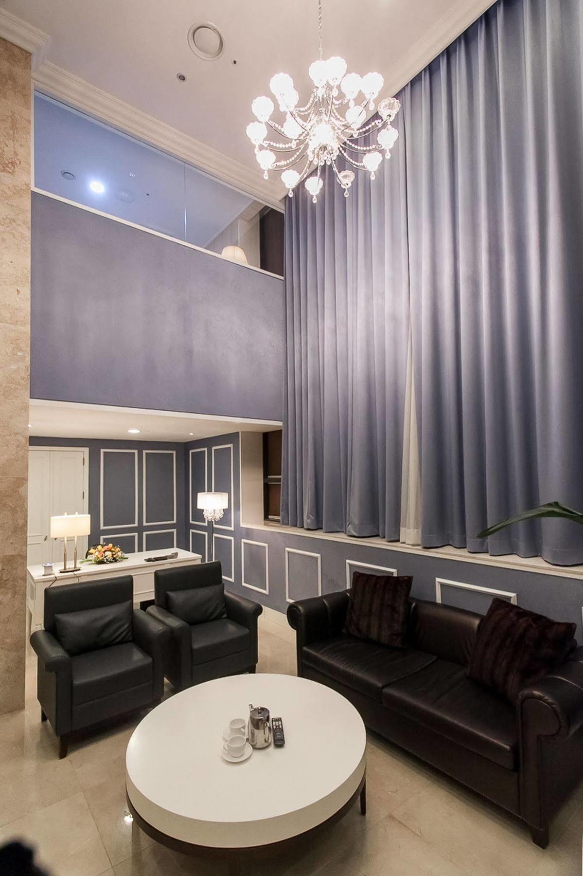 Hotel Pharos